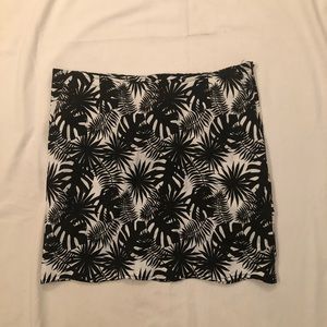 PIN CLOVER BLACK/ WHITE PATTERN SKORT